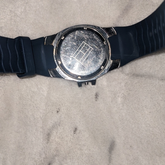 Tommy Hilfiger Quartz Watch. Needs repairs - Picture 4 of 4